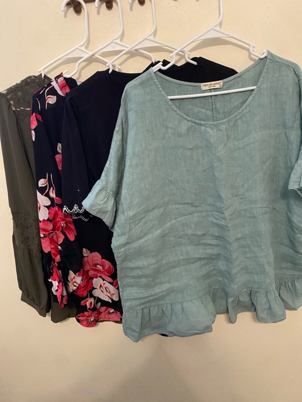 BUNDLE OF 4 Woman blouses